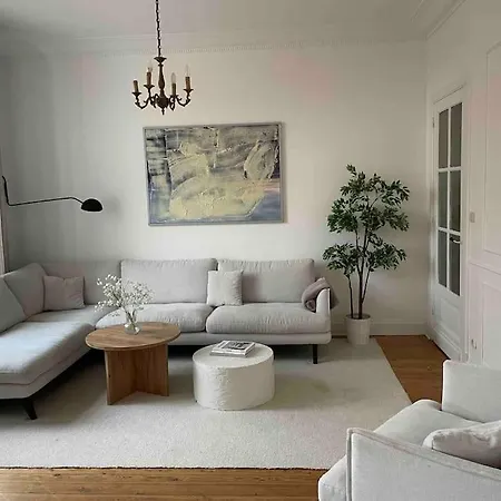 Apartament Grand Entier En Hyper Centre A 10 Minutes De Lille, Metro A 50m Et La Gare De Et A 900m Et Parking A Proximite